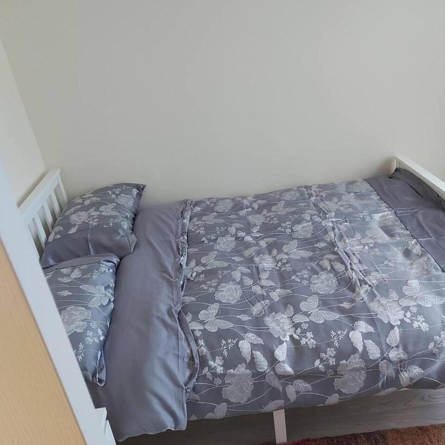 Lovely & Beautiful 2 Bed-Apartment In 보어햄우드 외부 사진