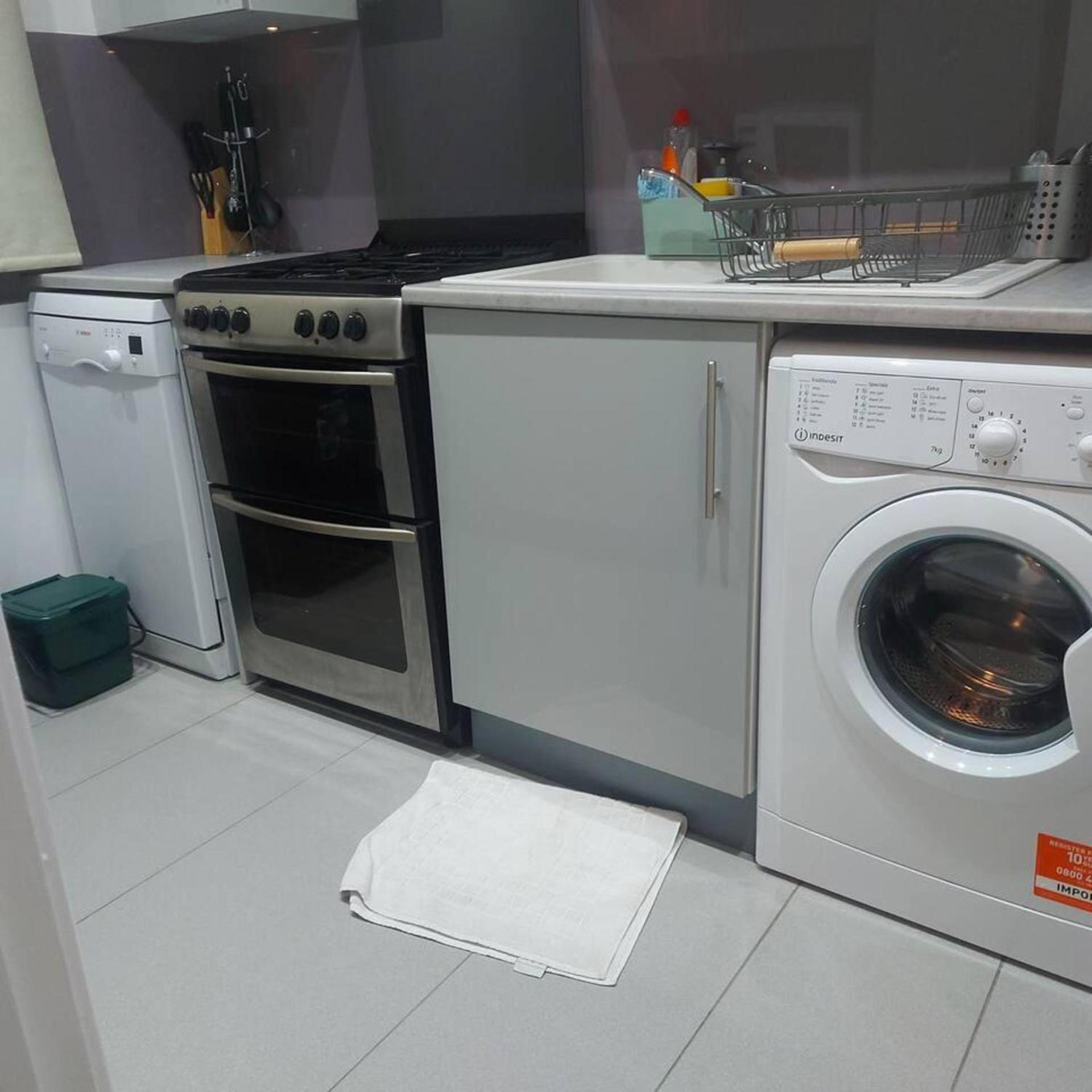 Lovely & Beautiful 2 Bed-Apartment In 보어햄우드 외부 사진
