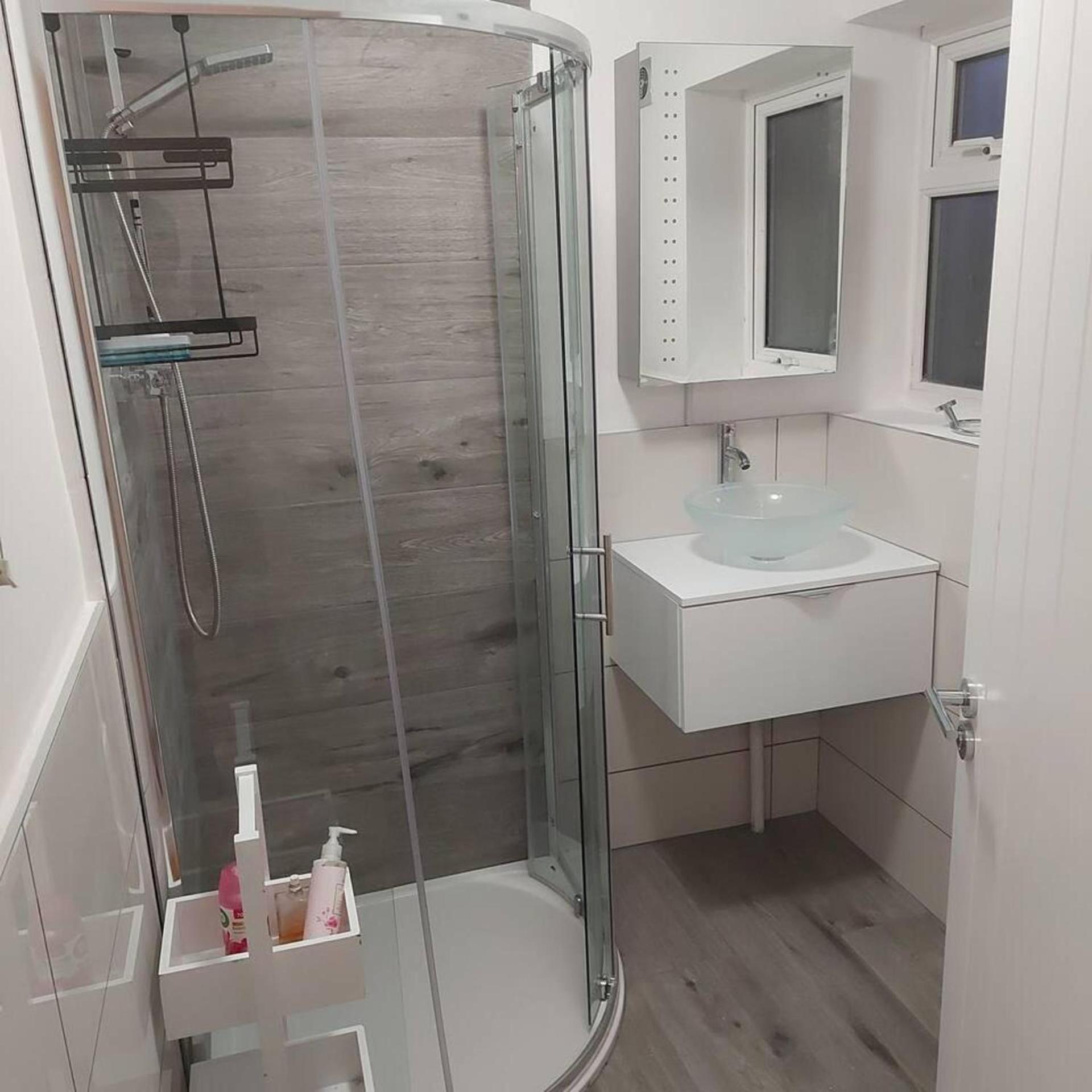 Lovely & Beautiful 2 Bed-Apartment In 보어햄우드 외부 사진