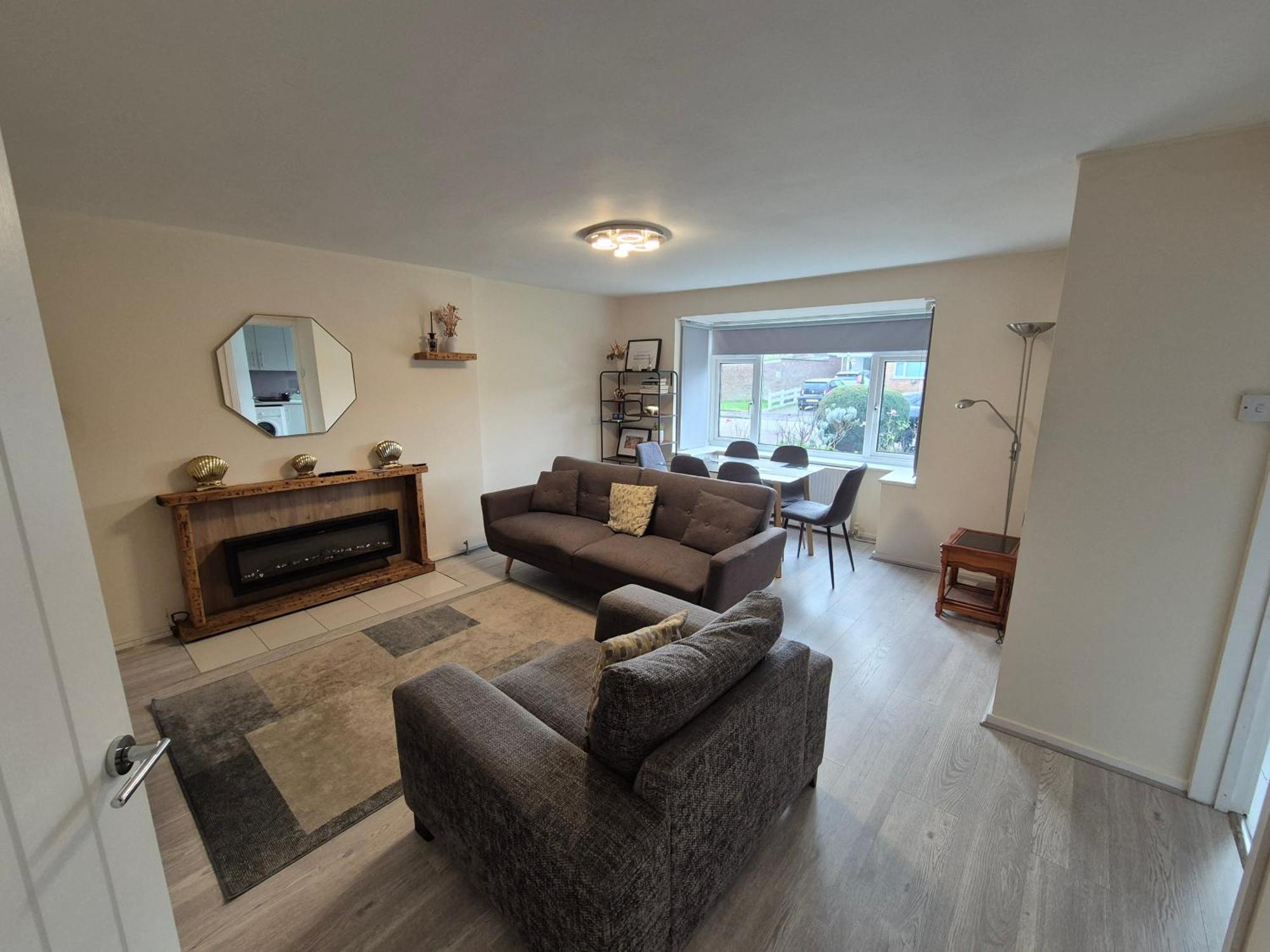 Lovely & Beautiful 2 Bed-Apartment In 보어햄우드 외부 사진